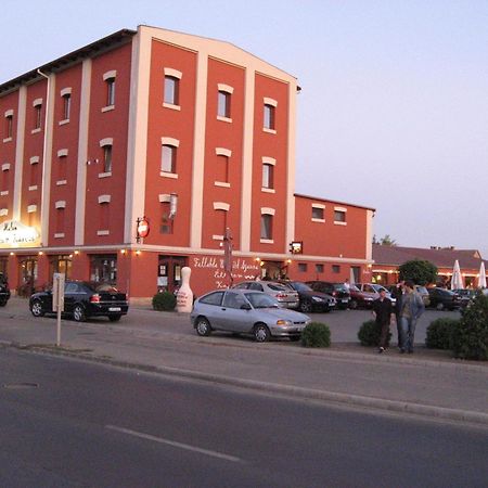 مبيت وإفطار باجة Malom Club Panzio المظهر الخارجي الصورة